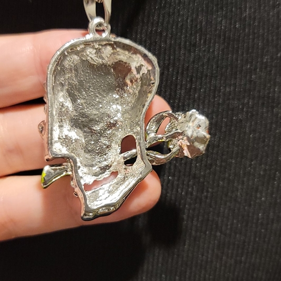 NWT CRYSTAL SKULL NECKLACE BY BETSEY JOHNSON - Picture 7 of 7